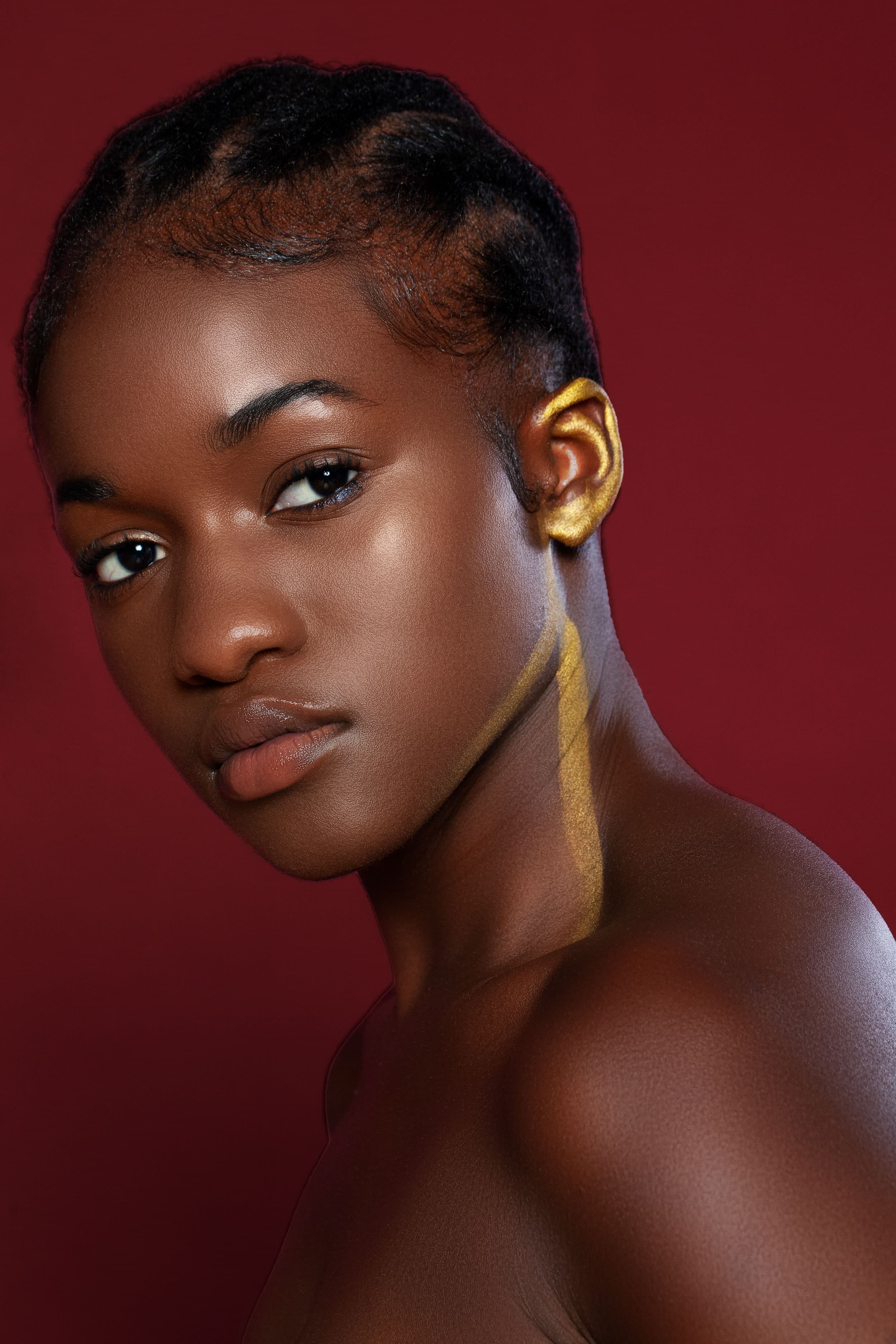 After — gold body-paint editorial retouched with Olune Skin, smooth skin and rich tone preserved